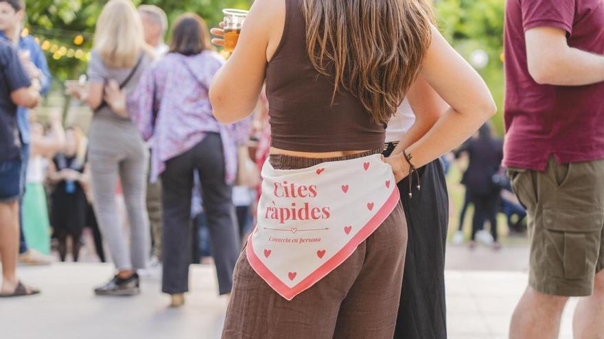 Pluja de connexions al primer Vermut per a solters del Bages: 66 "matchs" i un èxit d'assistència