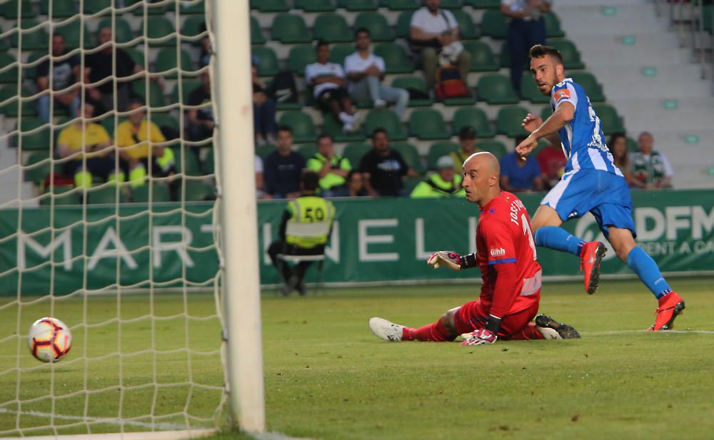 El Dépor empate en Elche, pero celebra