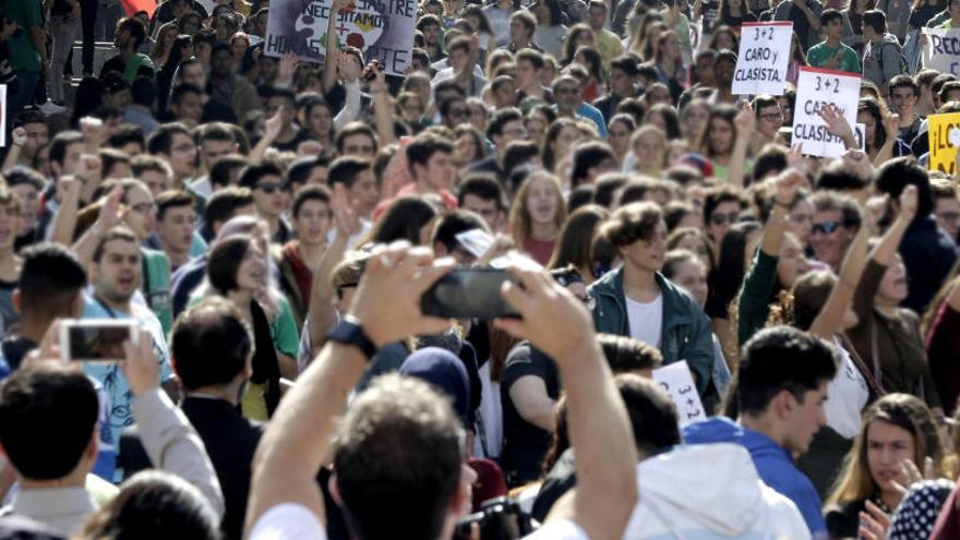 Una de las protestas contra la Lomce de las últimas semanas. // Emilio Naranjo