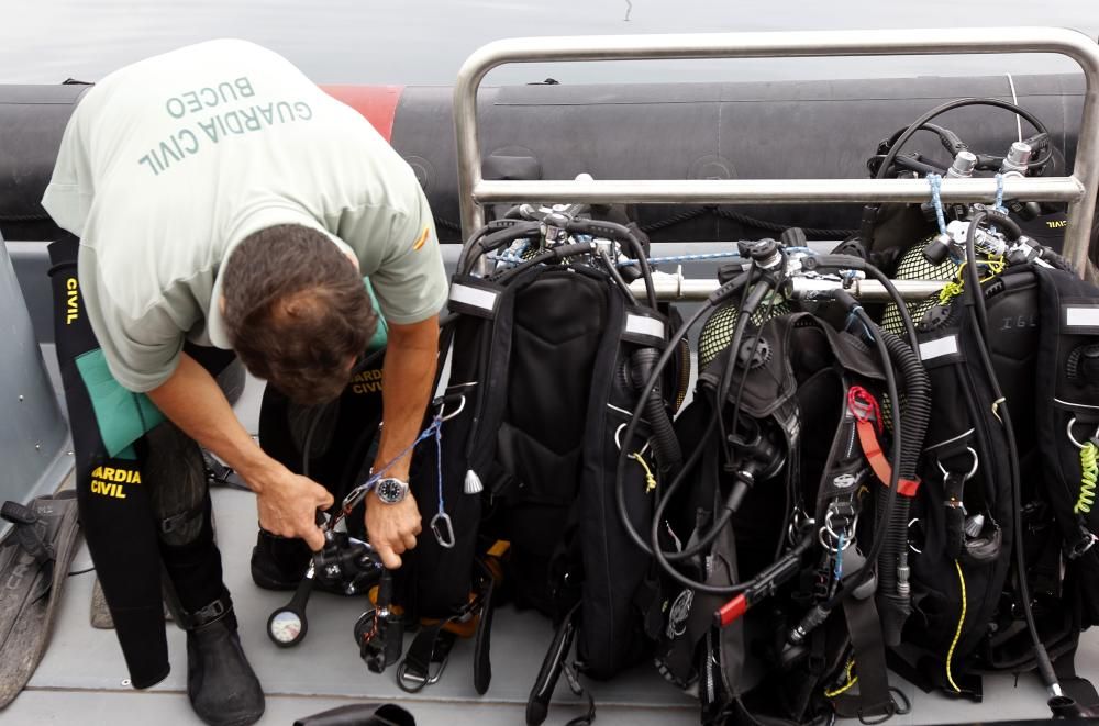 Agentes del Grupo Especial de Actividades Subacuáticas durante una inmersión.