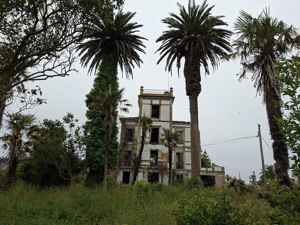 En imágenes: Estado actual de la Torre de Valdepares, en El Franco