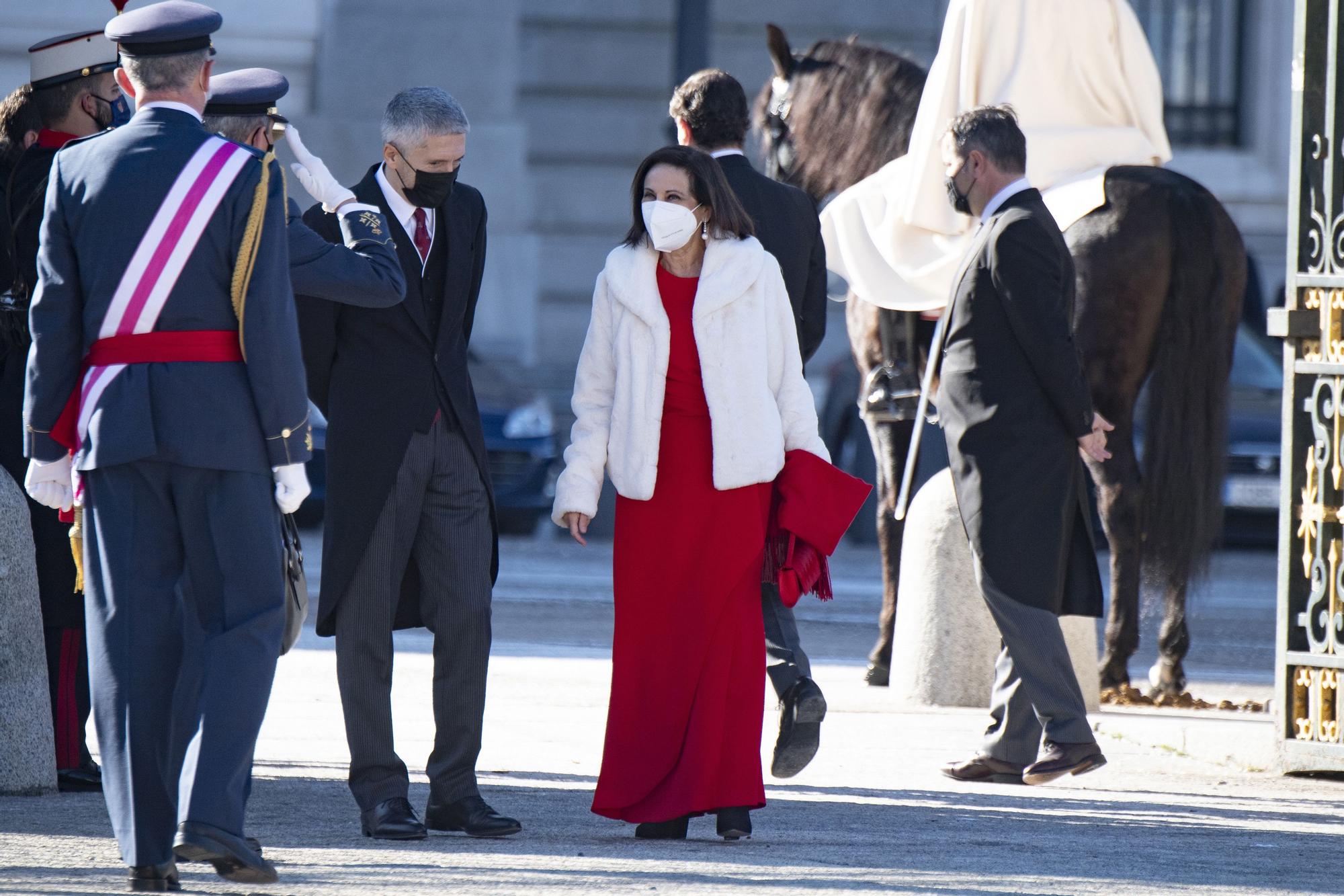 Archivo - El ministro del Interior, Fernando Grande-Marlaska, y la ministra de Defensa, Margarita Robles, asisten a la Pascua Militar de 2021, en el Palacio Real, en Madrid (España) a 6 de enero de 2021.