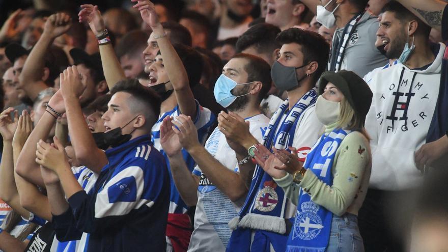 Aficionados en el estadio de Riazor durante un partido.