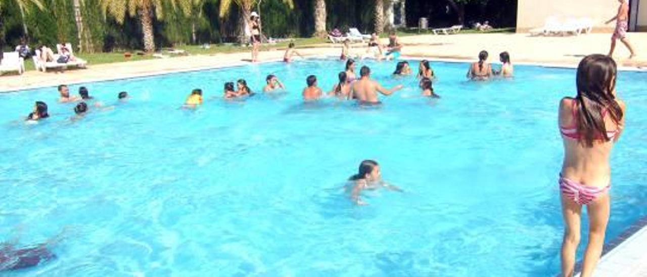 La ley obliga a tener socorrista en las piscinas privadas a partir de 200 metros cuadrados