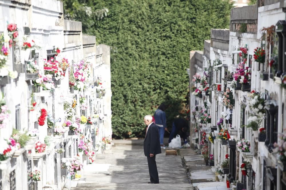 Día de Difuntos en el cementerio de Ceares, Gijón