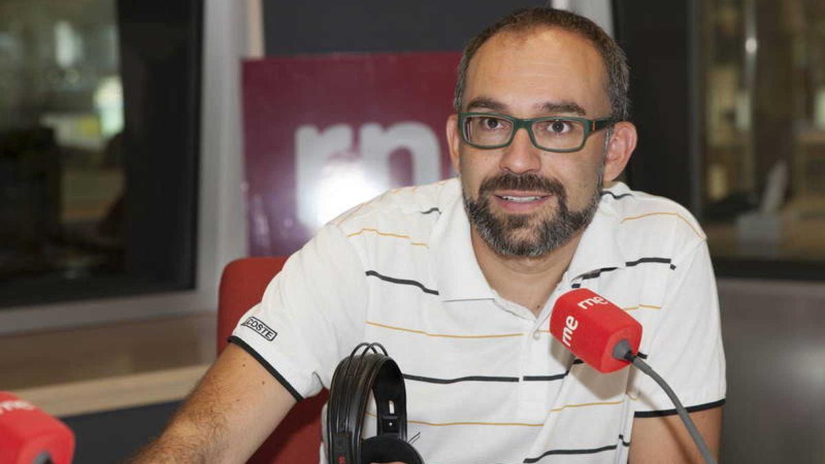 Manu Martínez es actualmente director de Deportes de RNE.