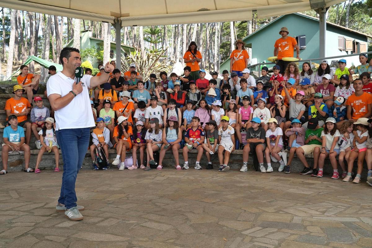 El presidente de la Diputación, Luis López, en la visita que cursó al turno que finalizó hoy su estancia.