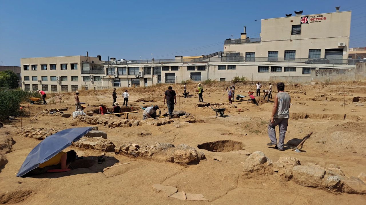 Imagen de los trabajos de protección arqueológica en Ca la Madrona