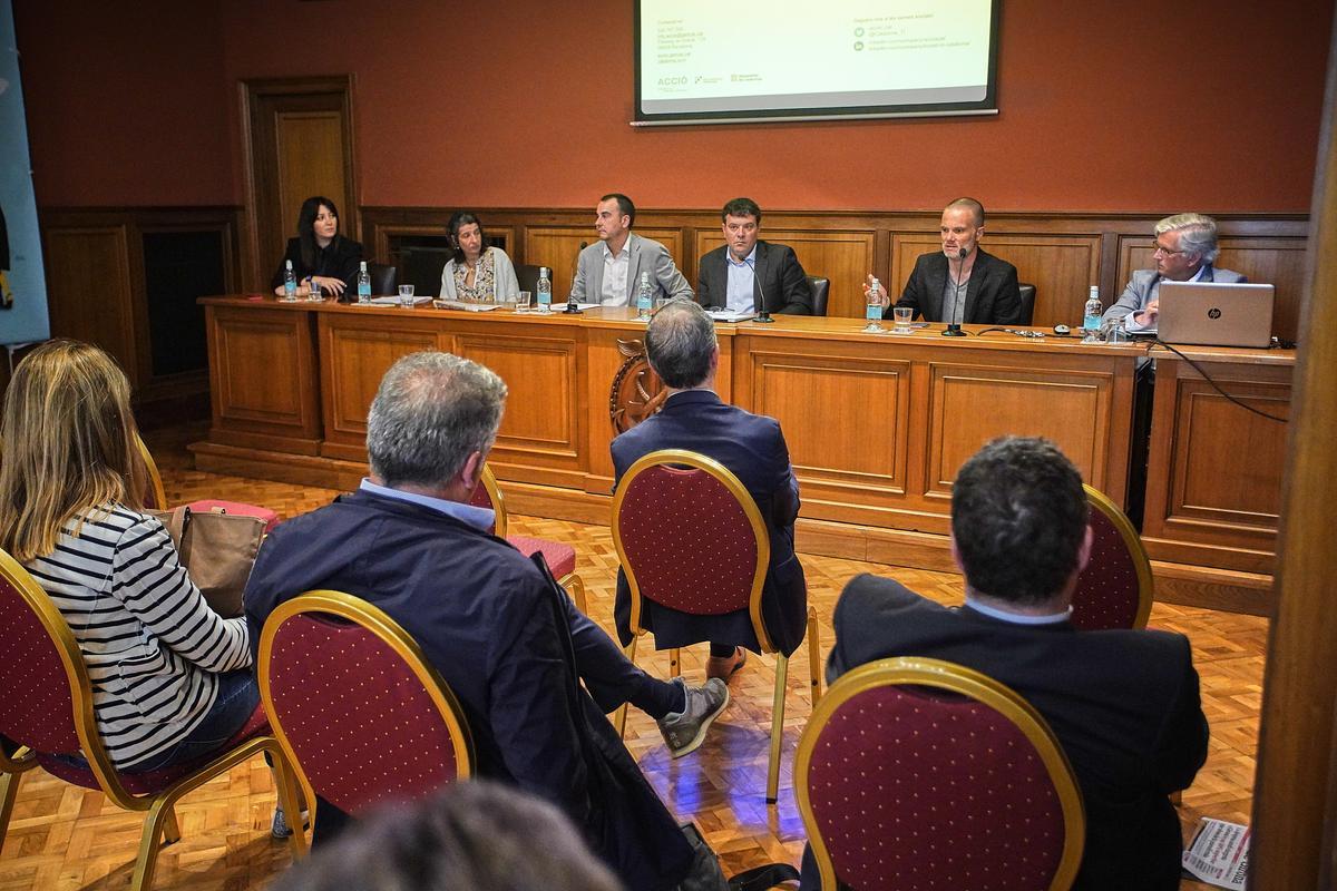 Taula rodona sobre fons Next Generation a la Cambra de Comerç