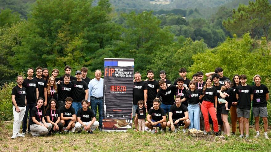 Foto de familia de asistentes al Merza Avanzado, vinculado al festival.