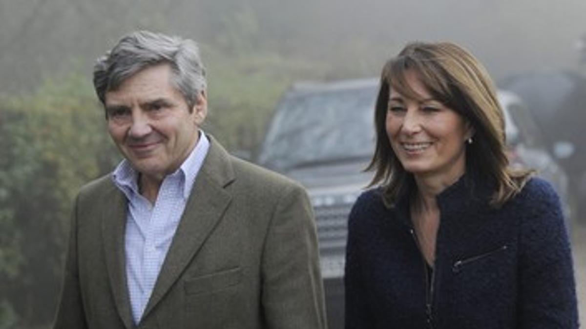 Los padres de Kate Middleton, Michael y Carole, el pasado noviembre, tras el anuncio de la boda de su hija con el príncipe Guillermo.