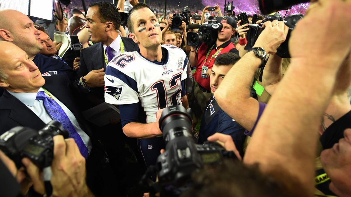 Tom Brady luce la famosa camiseta desaparecida