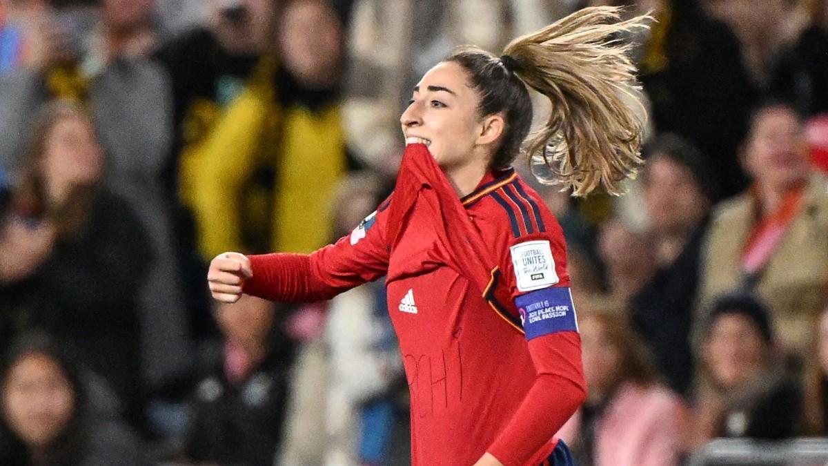 Olga Carmona celebra el gol ante Inglaterra