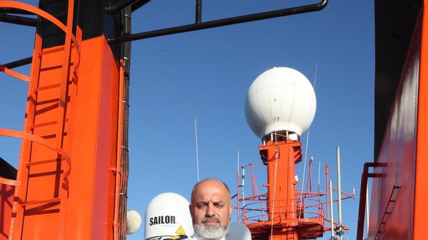 José Emilio Regodón a bordo del Hespérides.