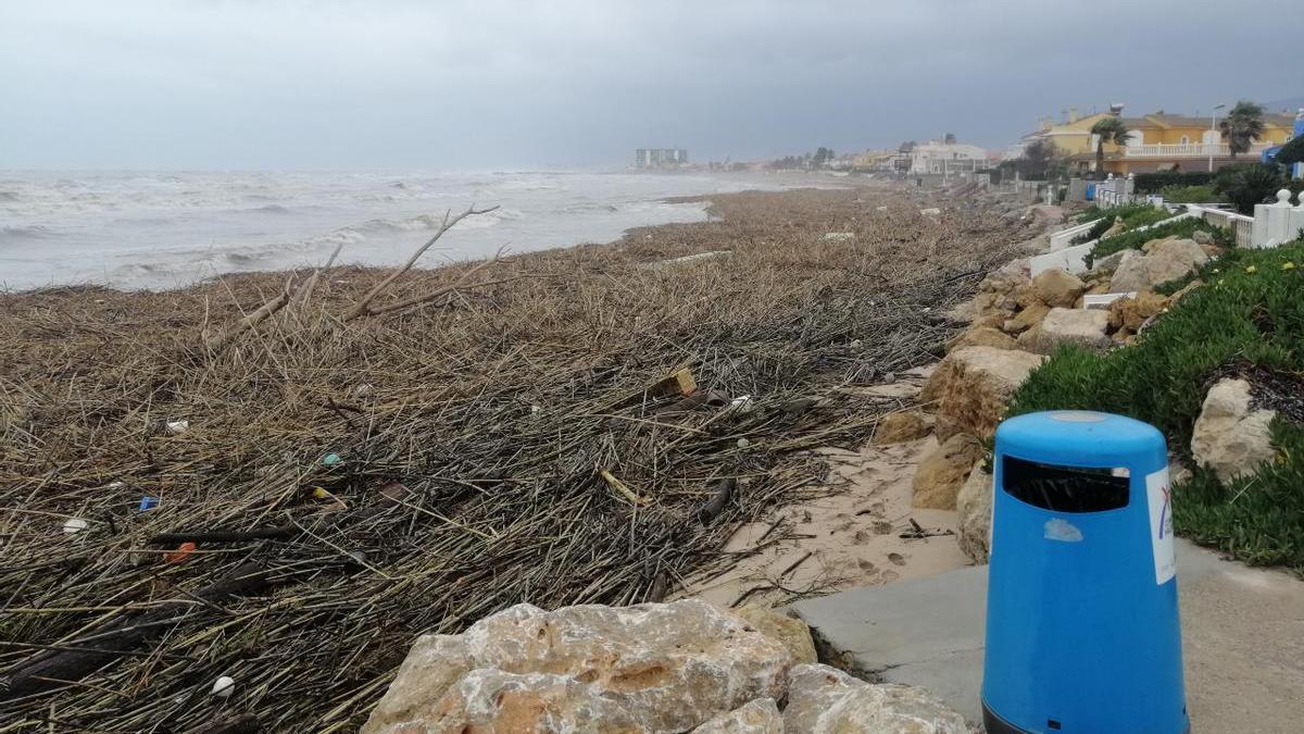 La playa de Cullera tras una de las últimas Danas que azotaron a la Comunitat.