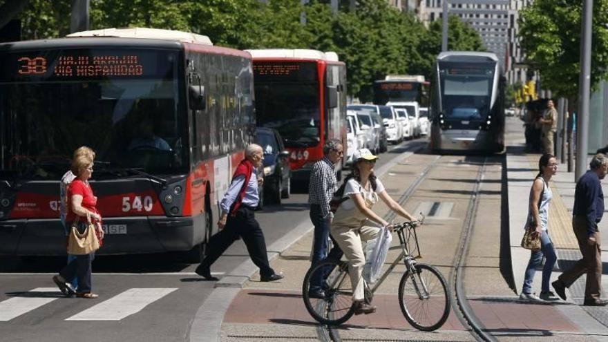 Hoy comienzan los horarios de verano para autobuses y tranvía