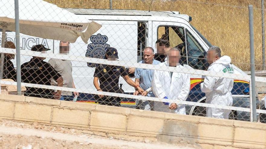 Confiesa el doble crimen machista de Alicante: golpeó a sus víctimas con una pala antes de acabar con su vida