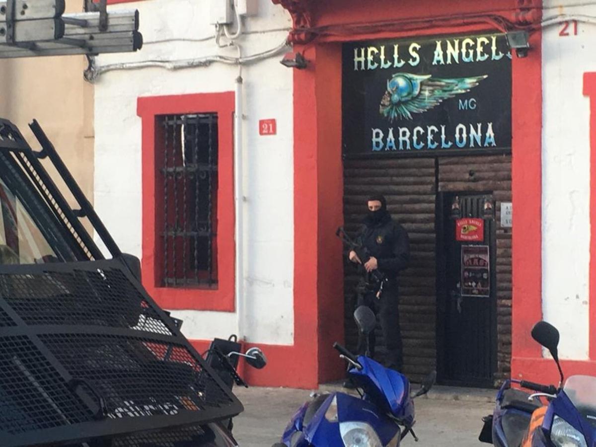 Registro de los Mossos en la sede de Hells Angels en el Poblenou (Barcelona) Registro de los Mossos en la sede de Hells Angels en el Poblenou (Barcelona)