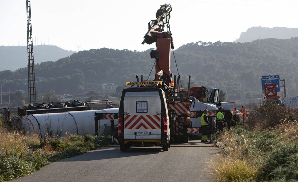 Aparatoso accidente en la A-7 a su paso por Sagunt.