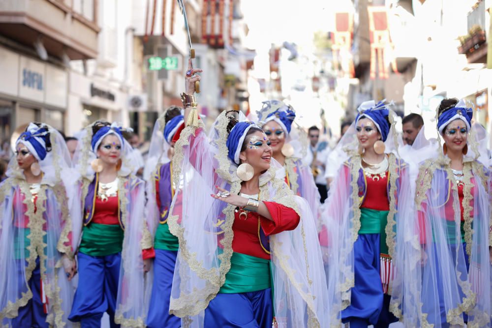 El bando de la media luna ofreció un majestuoso espectáculo en el segundo gran desfile de los Moros y Cristianos de la ciudad