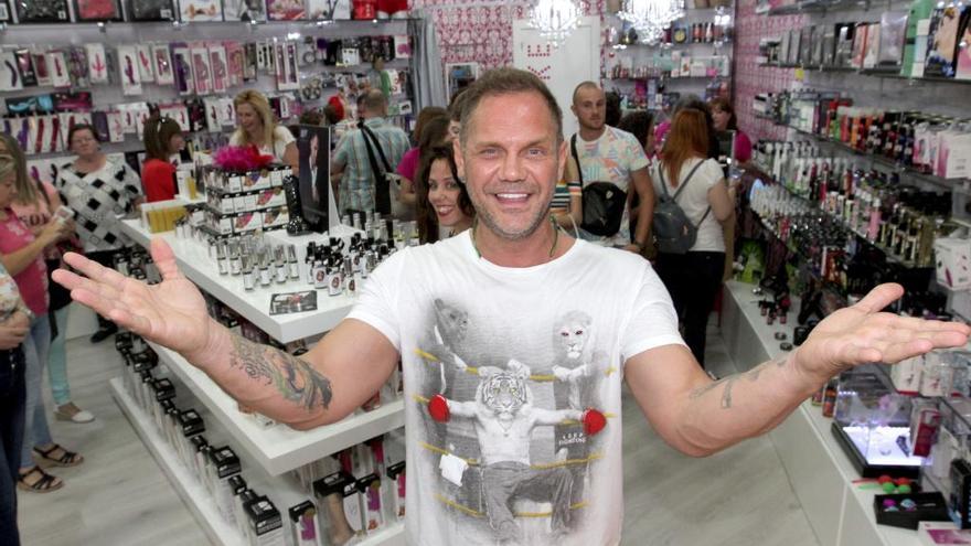 El actor Nacho Vidal en la tienda Burleske de Espacio Mediterráneo.