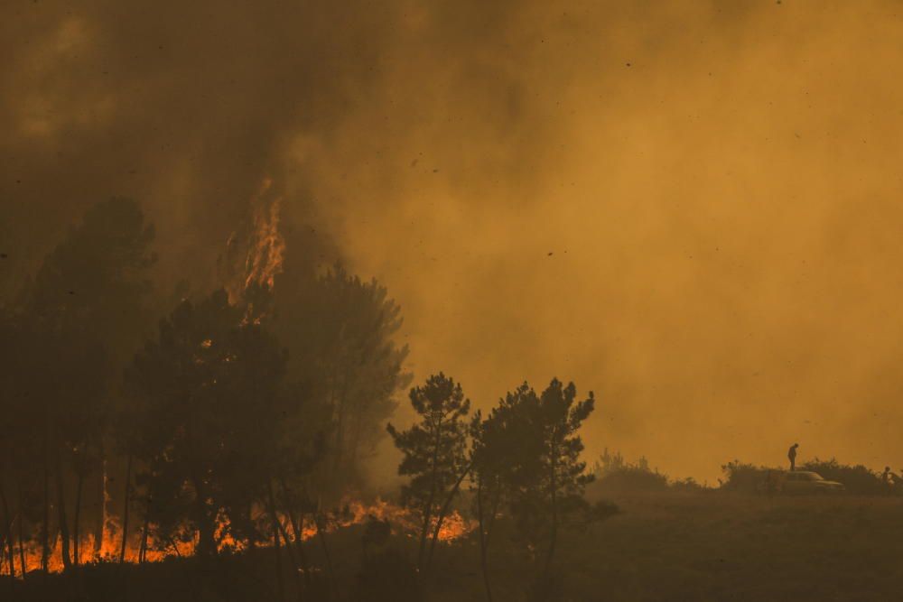 Portugal respira tras controlar el incendio de Oleiros, pero sigue en alerta