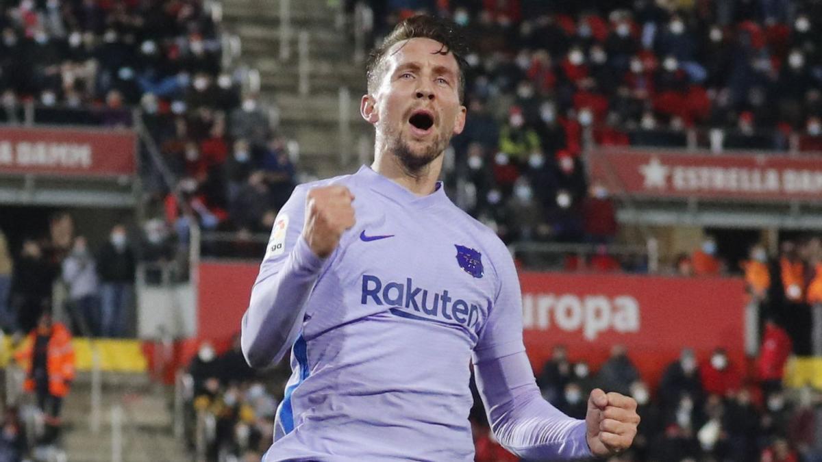 Luuk de Jong celebra el gol que ahir va donar tres punts al Barça en el desplaçament a Mallorca