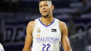 El pívot Walter Tavares durante el primer partido de la semifinal de los Playoffs de la ACB entre el Real Madrid y el Baskonia. 