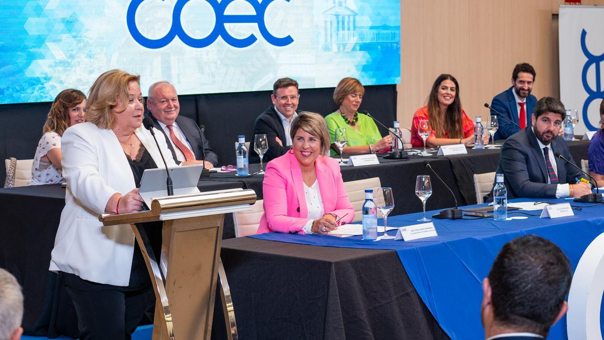 La presidenta de COEC, Ana Correa, durante su discurso en la Asamblea General celebrada por la confederación.