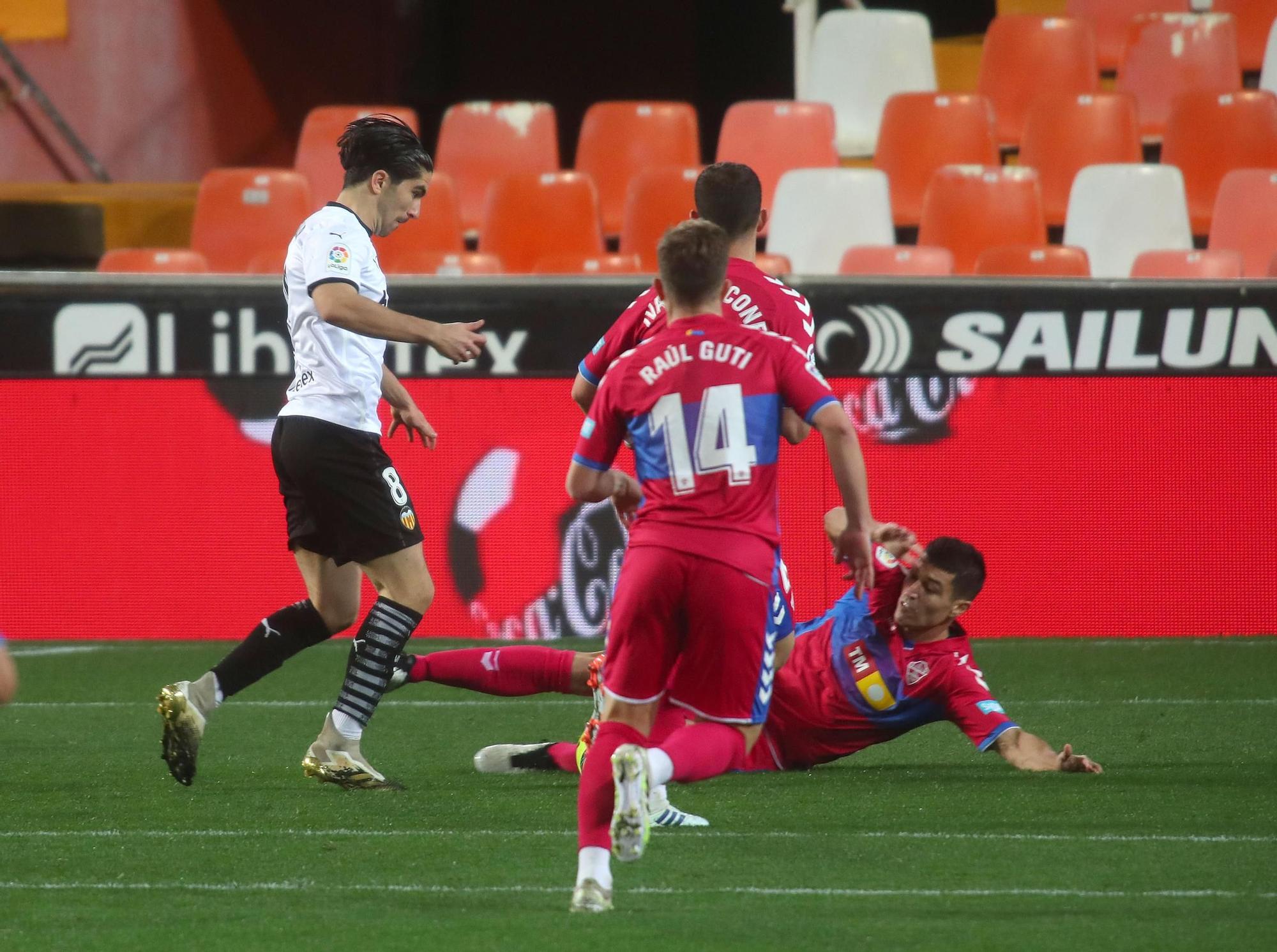 Las imágenes la victoria del Valencia CF frente al Elche