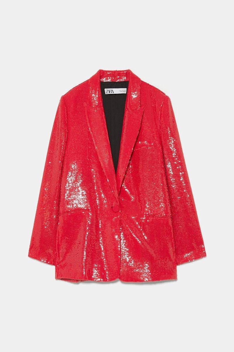 Blazer de lentejuelas rojas de Zara (Precio: 79,95 euros)