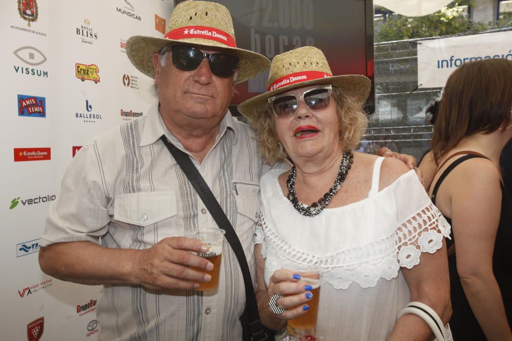 Políticos de diverso color visitan el tradicional racó junto a la plaza de los Luceros