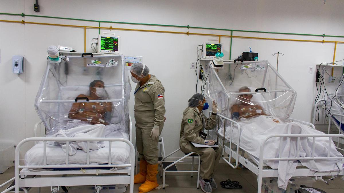 Pacientes con coronavirus ingresados en el Hospital Municipial Gilberto Novaes, en Manaos, la capital de Amazonas
