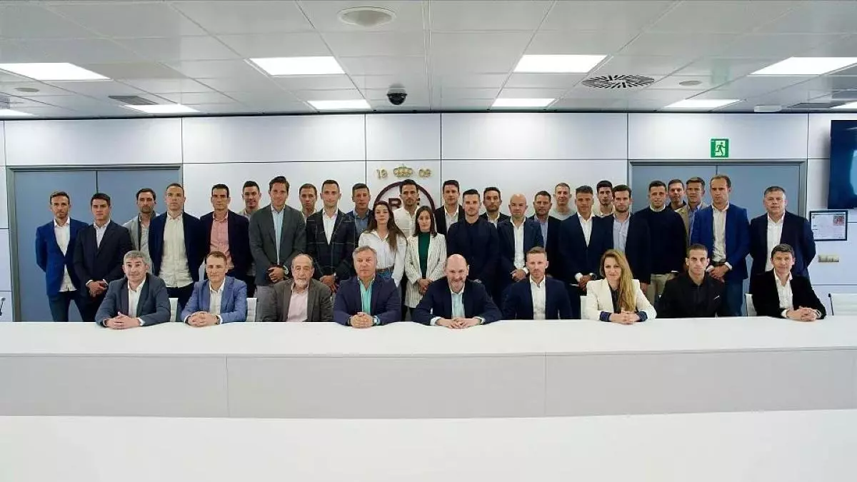Los 芍rbitros se re迆nen con la RFEF