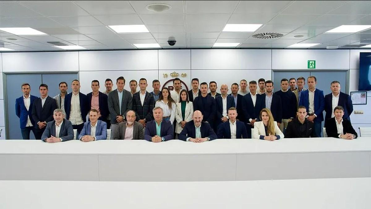 El presidente Rafael Louzán se ha reunido este viernes con los máximos responsables del CTA de la RFEF y los representantes de los 182 árbitros y árbitras del fútbol profesional