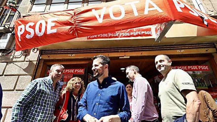 Tudanca, durante su visita a la sede del PSOE en Briviesca (Burgos).