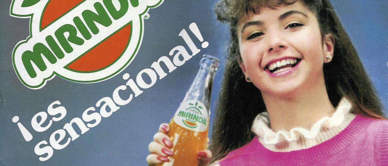 Mirinda - Ni Fanta, ni Kas, lo que estaba de moda beber en los años 80 era la Mirinda. Fue creada en España y había mogollón de sabores: naranja, fresa, pomelo, piña, manzana y uva. En 1970 fue comprada por Pepsi Co y ahora ya no se distribuye en España, pero sí en América Latina.