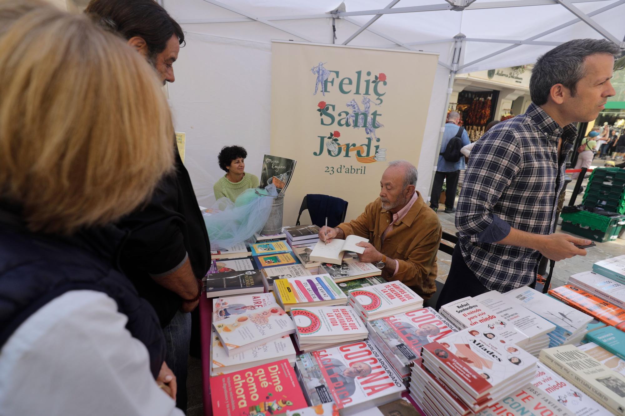 Día del Libro en Mallorca: Los lectores abarrotan el centro de Palma