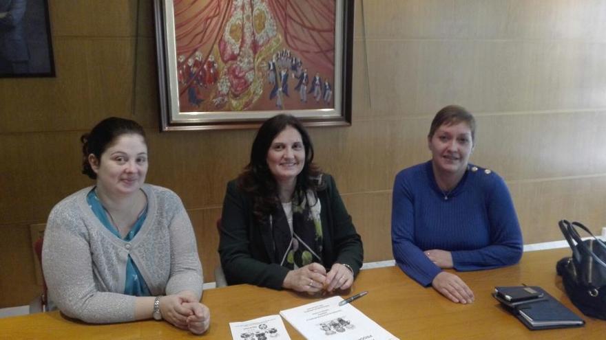 Un momento de la reunión de representantes de la APA con la edil Begoña Cuartero