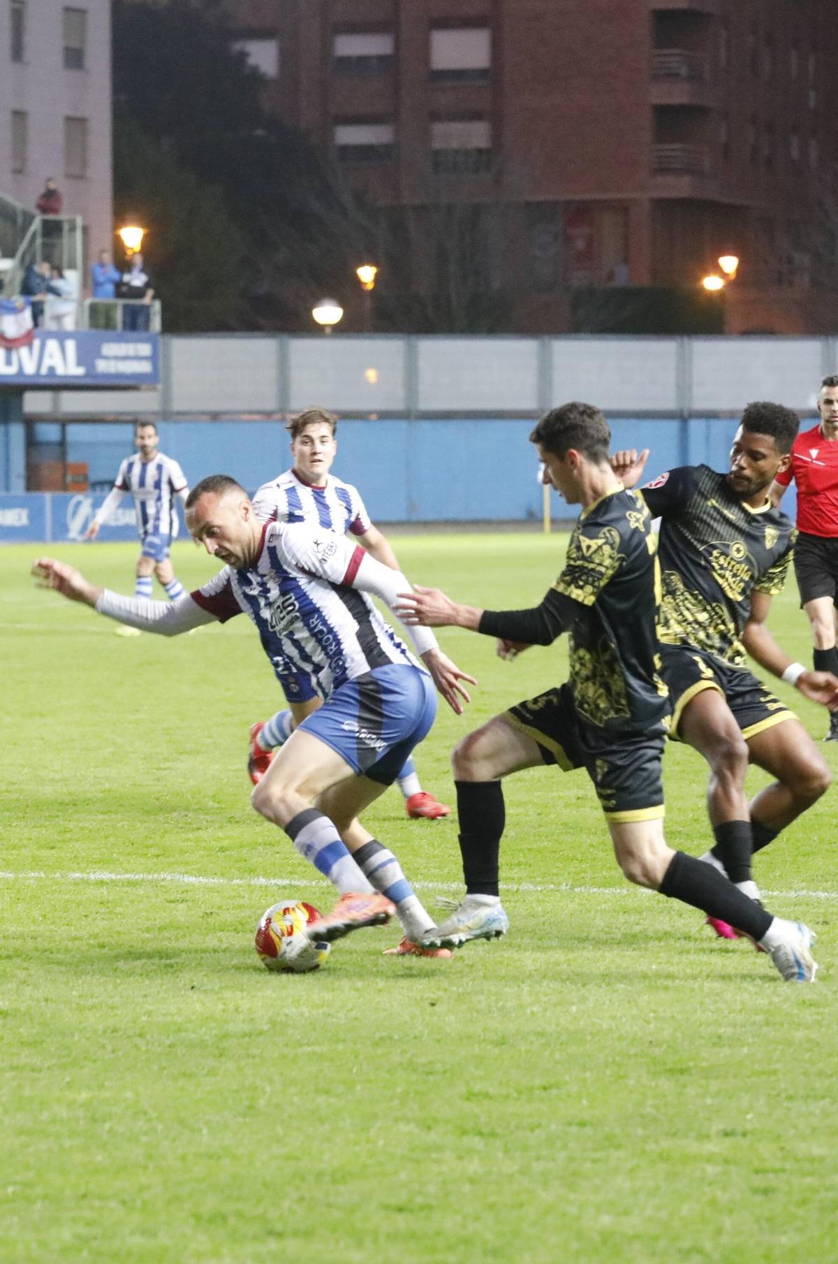 La victoria del Avilés ante el Ourense, en imágenes. La victoria del Avilés ante el Ourense, en imágenes.
