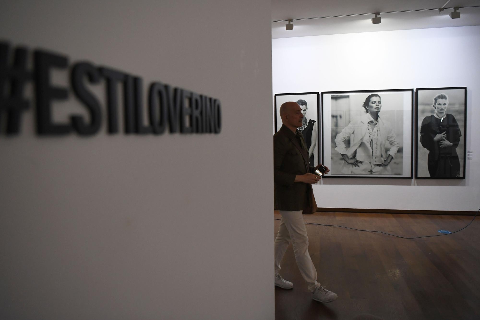 Roberto Verino reivindica a las mujeres en la inauguración de su exposición en la Fundación Luis Seoane