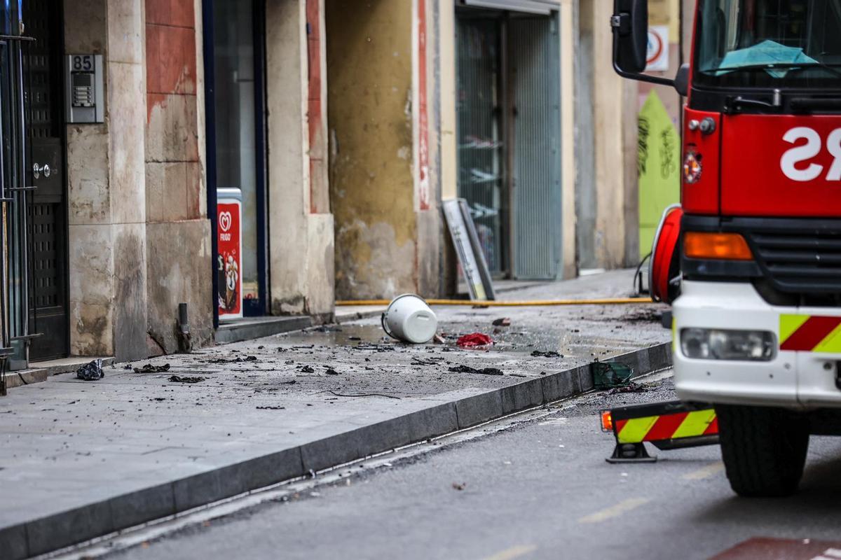 Incendio en la calle de Nou de la Rambla, en Barcelona