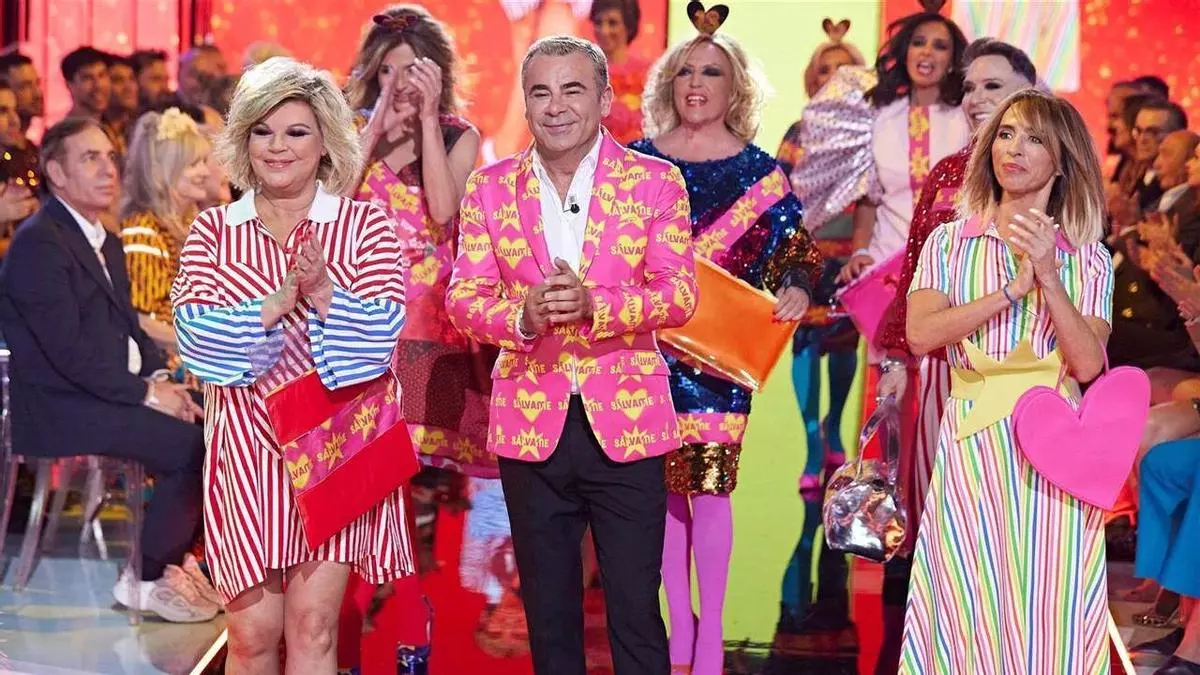 Un excolaborador de 'Sálvame' lanza un dardo a 'La familia de la tele': "Hubo cosas que se les fueron de las manos"