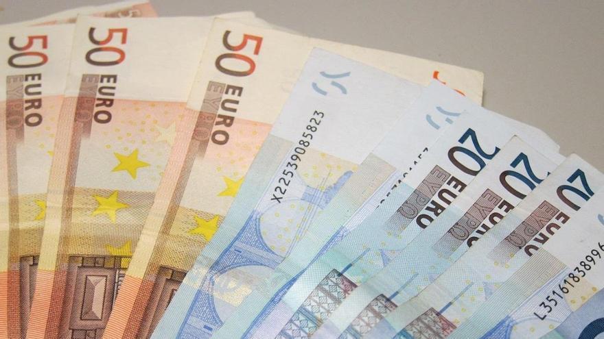 Un matrimonio le roba 23.950 euros a una avilesina de 86 años cambiándoselos por dinero falso