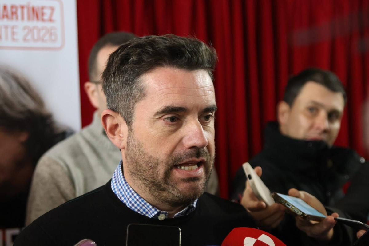 La candidatura socialista atiende a los medios para valorar la situación de la sanidad en la provincia.