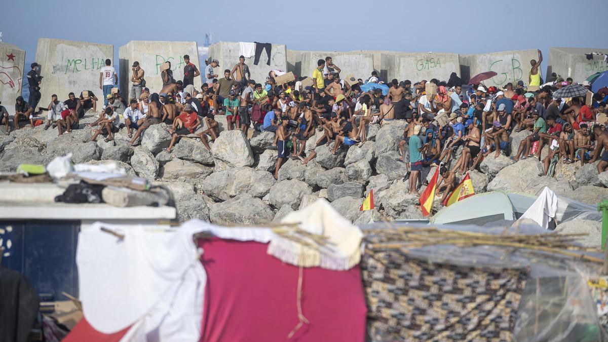 CEUTA INMIGRACIÓN | Detenido un migrante por robar a menores con un cuchillo y una pistola de perdigones