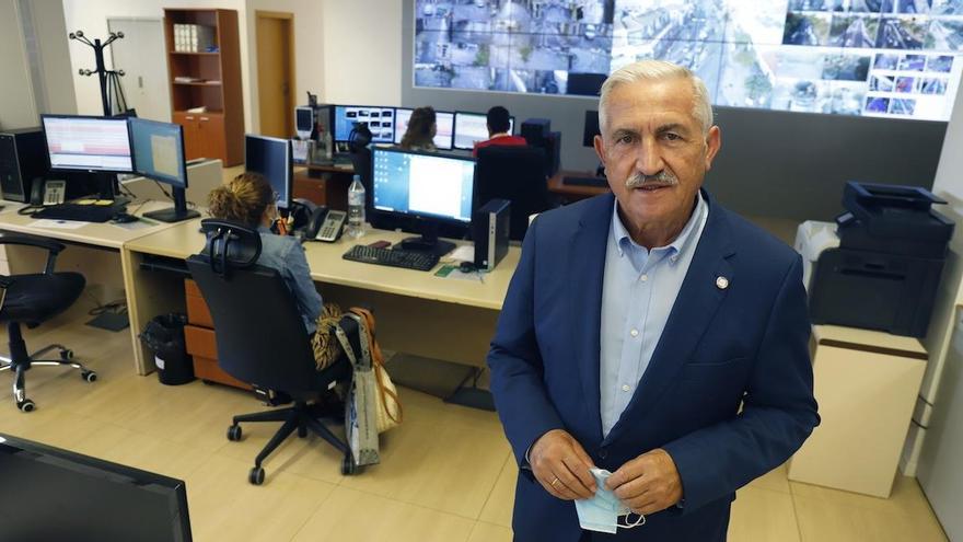 José del Río, edil de Movilidad de Málaga, en el centro de control del tráfico de Tabacalera.