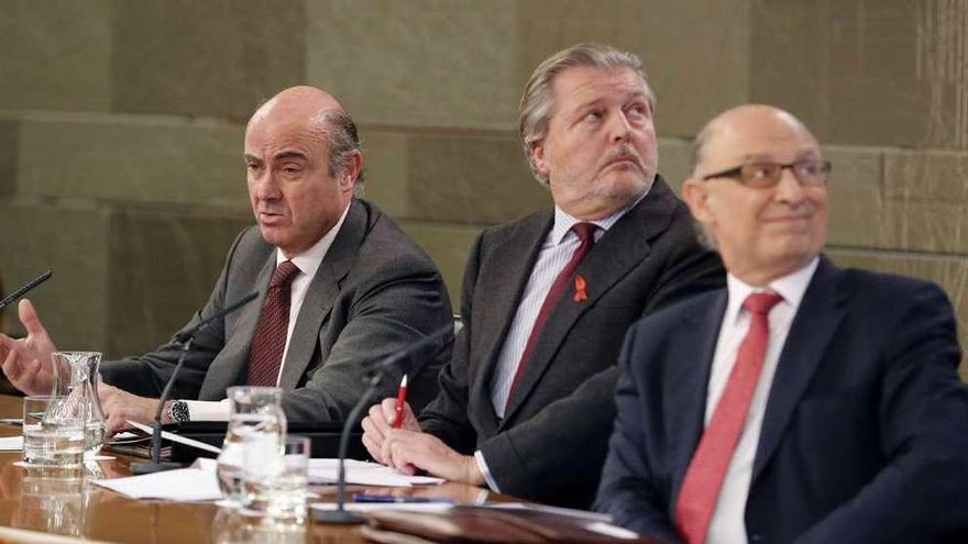 De Guindos, Méndez de Vigo y Montoro, ayer.