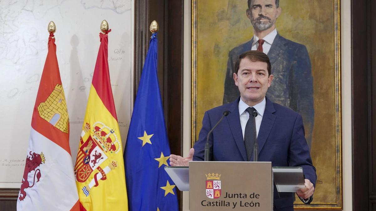 El presidente de Castilla y León, Alfonso Fernández Mañueco, anunciando los recursos contra la amnistía y la condonación de la deuda.