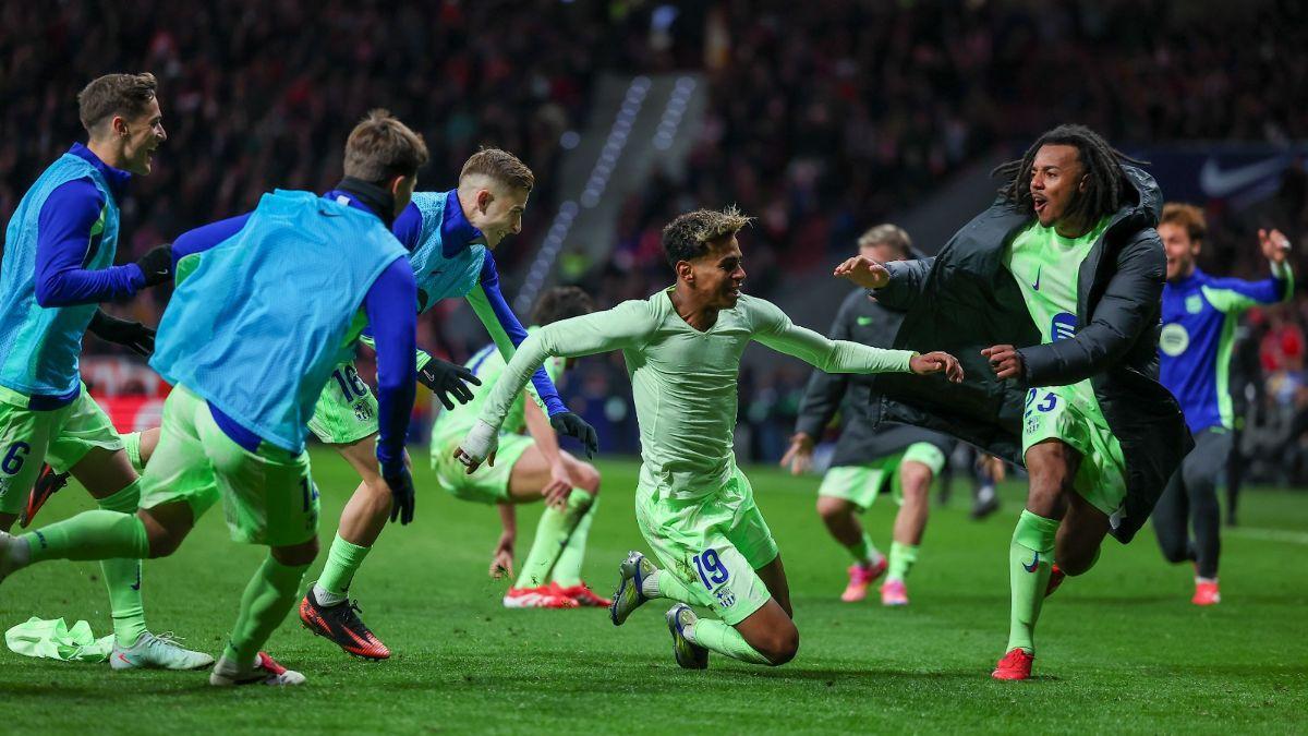 Como una gran familia: la celebración del vestuario con Hansi Flick en el Metropolitano